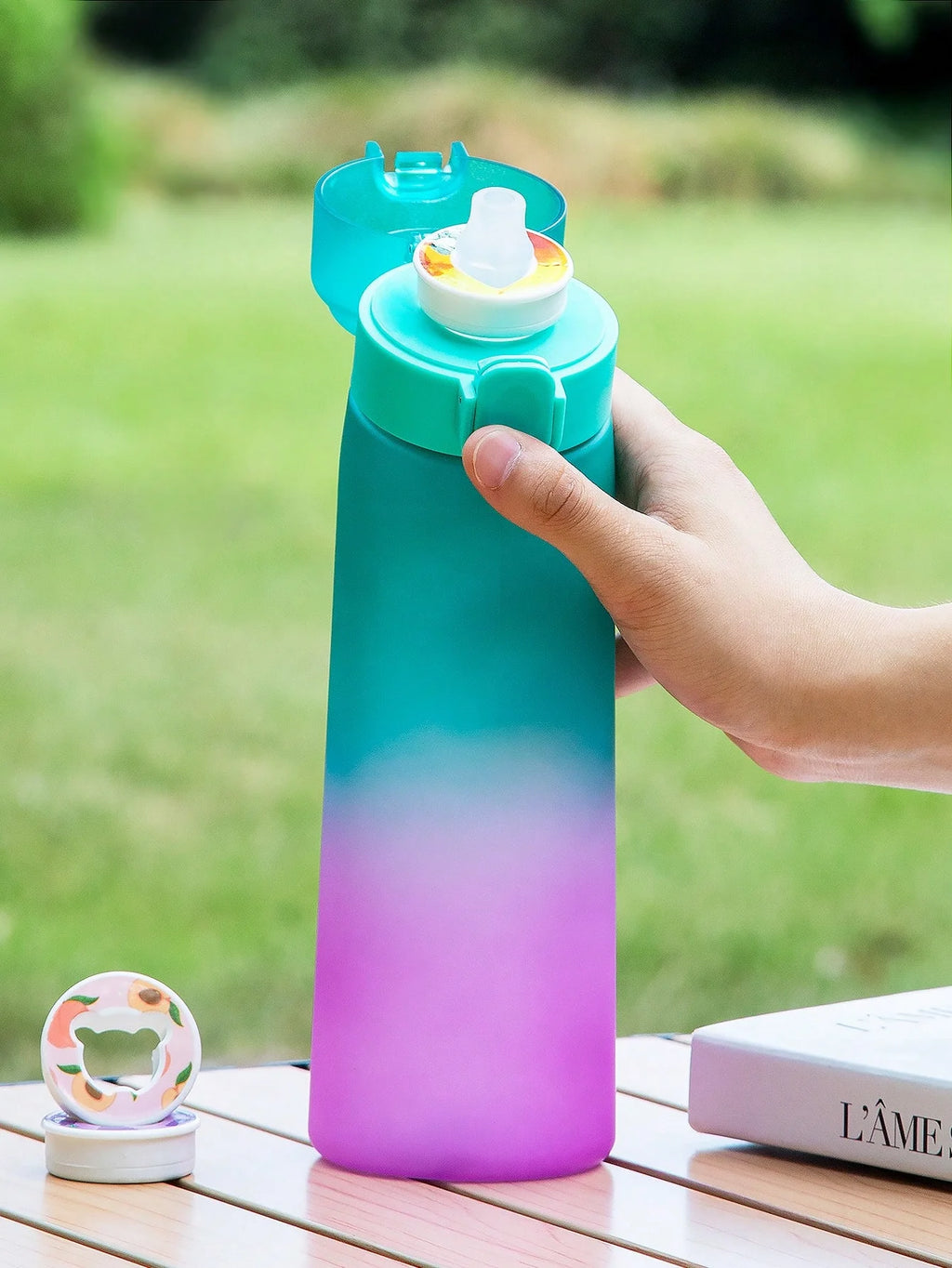 Gradient Air Water Bottle - with Bear Scent Flavor Pods