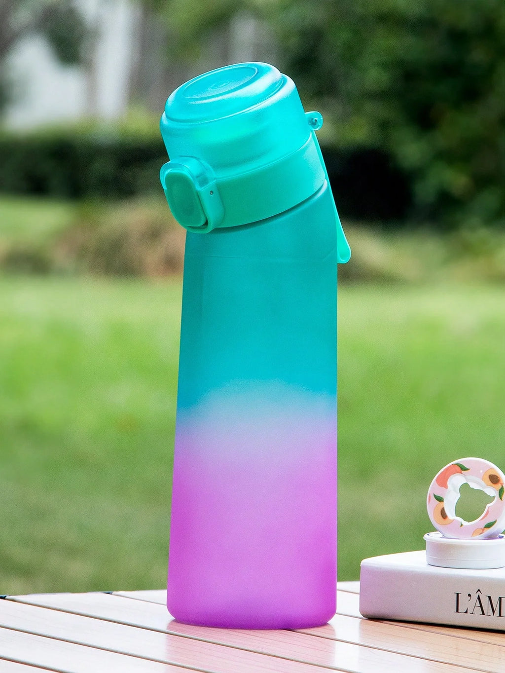 Gradient Air Water Bottle - with Bear Scent Flavor Pods